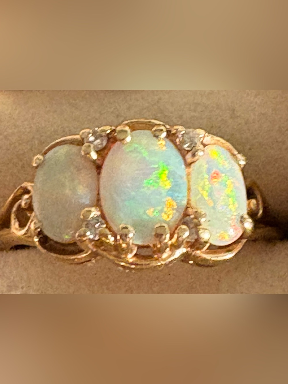 14k gold opal 4 diamonds Ring size 7 inscription tested authentic 2.5 grams